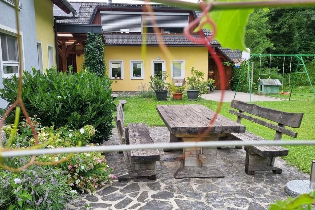 Country Retreat, Near Ljubljana City, Apartma Na Vasi, Blizu Mesta Ljubljana Apartment Medvode Exterior foto