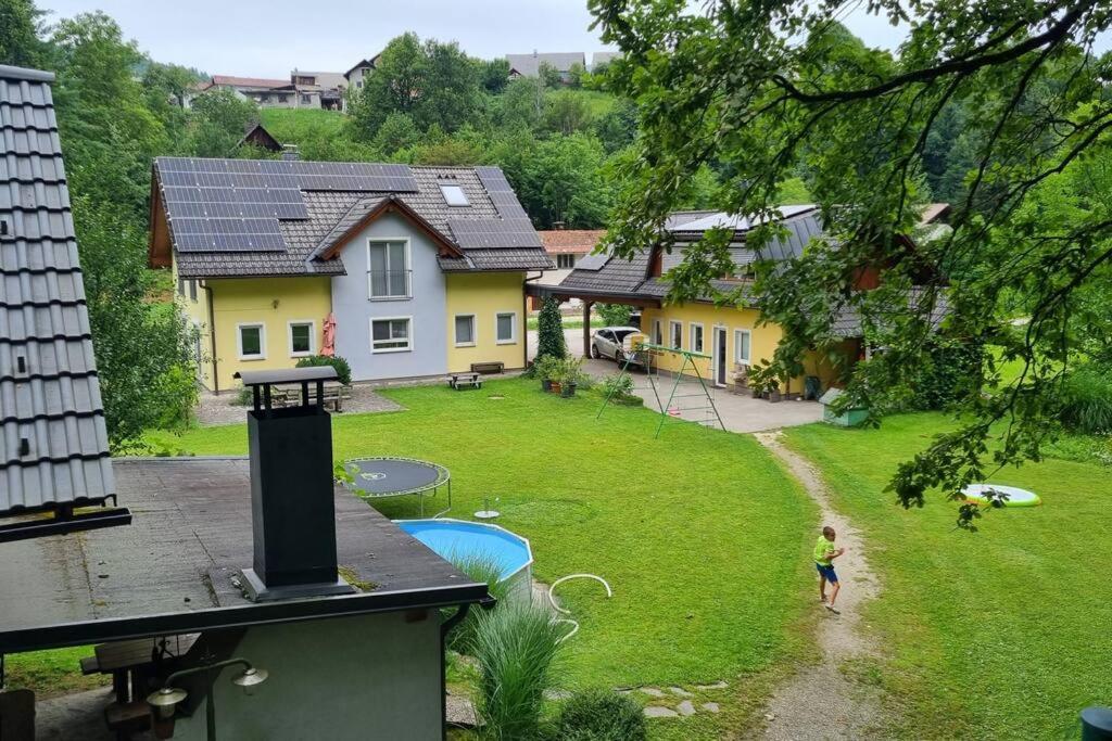 Country Retreat, Near Ljubljana City, Apartma Na Vasi, Blizu Mesta Ljubljana Apartment Medvode Exterior foto